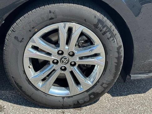 Used 2022 Toyota Sienna XSE w/ XSE Plus Package AWD/4WD image 8