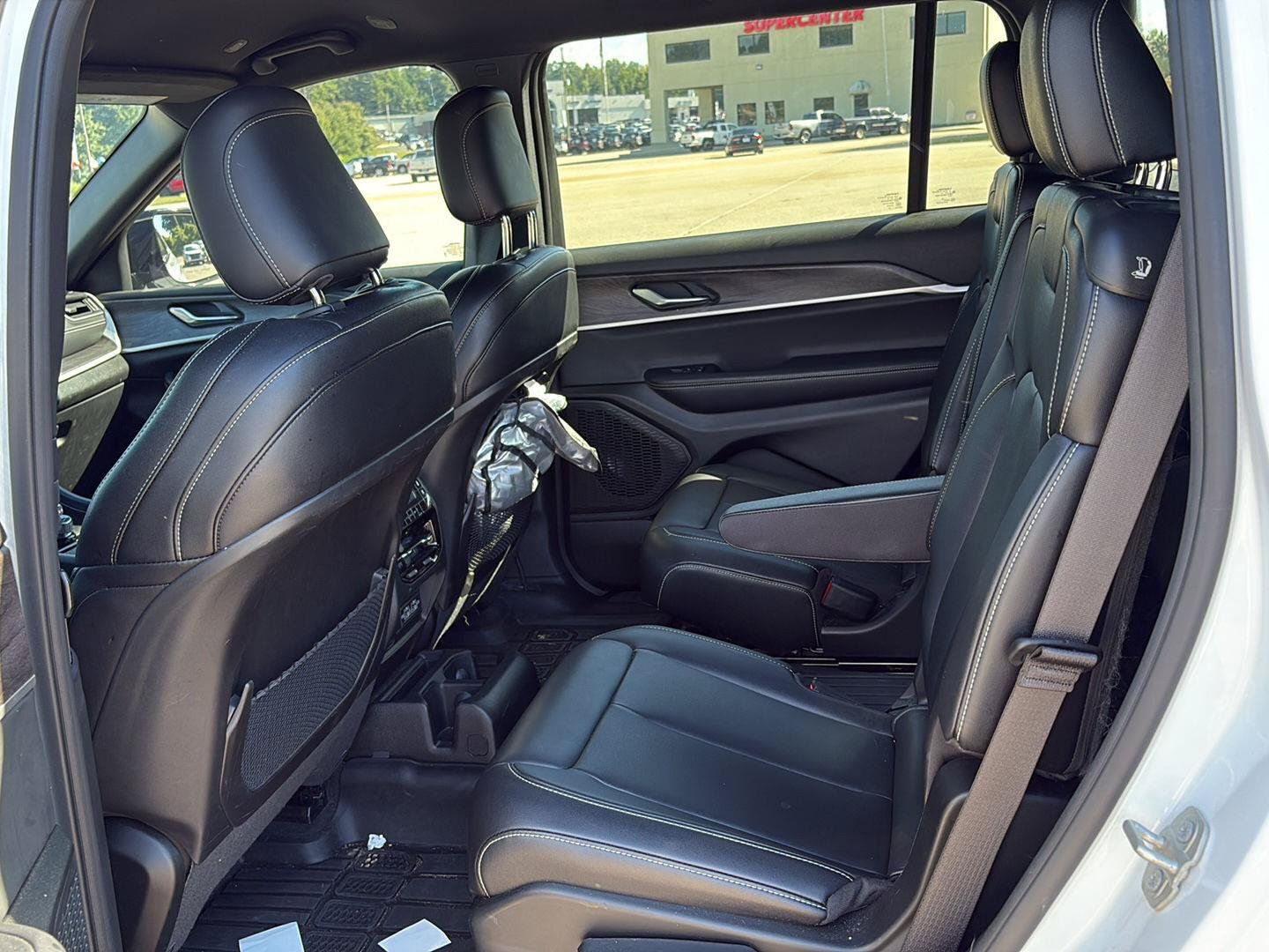 Used 2024 Jeep Grand Cherokee L Limited w/ Black Appearance Package RWD image 8