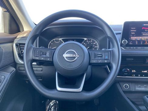 Used 2022 Nissan Rogue SV image 19