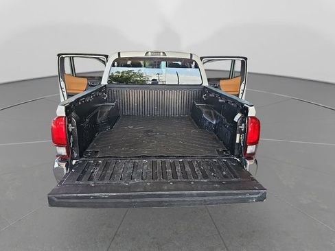 Used 2020 Toyota Tacoma SR5 RWD image 29
