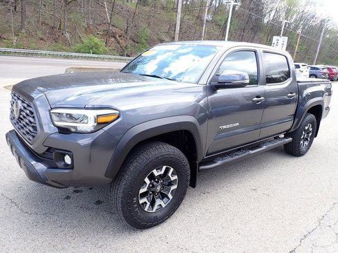Certified 2023 Toyota Tacoma TRD Off-Road AWD/4WD image 10