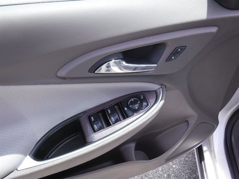 Used 2022 Chevrolet Malibu LT FWD image 12