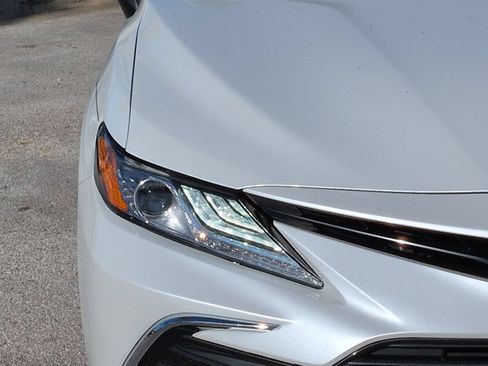 Used 2022 Toyota Camry XLE w/ Navigation Upgrade Package FWD image 9