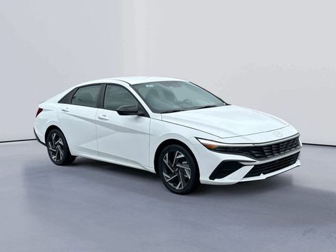 New 2025 Hyundai Elantra SEL image 1
