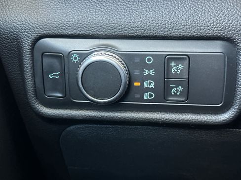 Used 2022 Ford Explorer XLT image 30