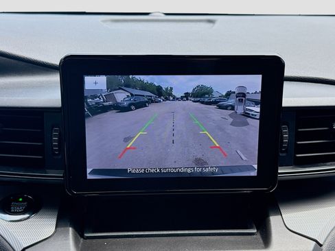 Used 2020 Ford Explorer XLT RWD image 13