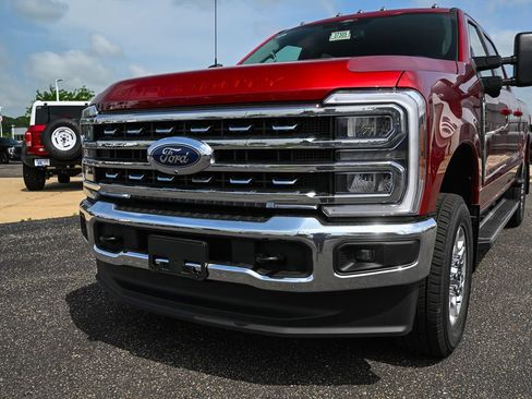 New 2026 Ford F250 XLT w/ XLT Premium Package AWD/4WD image 11