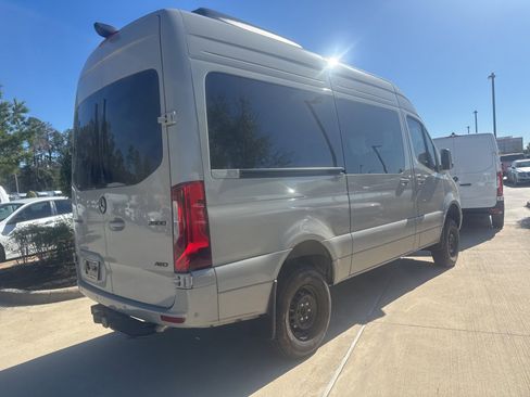 Used 2024 Mercedes-Benz Sprinter 2500 image 4