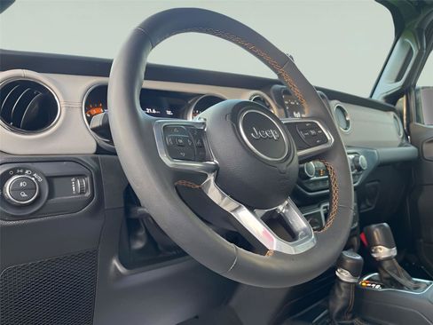 Used 2023 Jeep Gladiator Overland image 12
