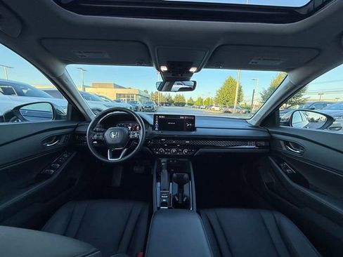Used 2023 Honda Accord Touring image 2