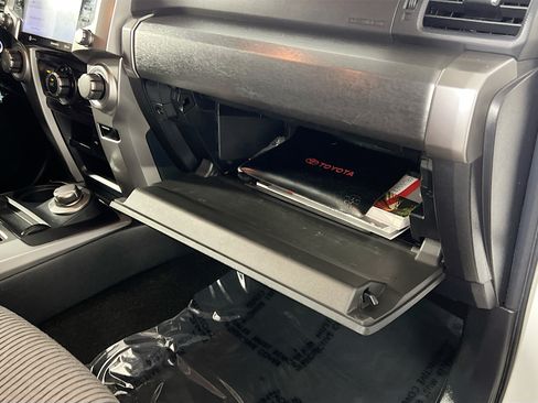 Used 2020 Toyota 4Runner SR5 AWD/4WD image 34