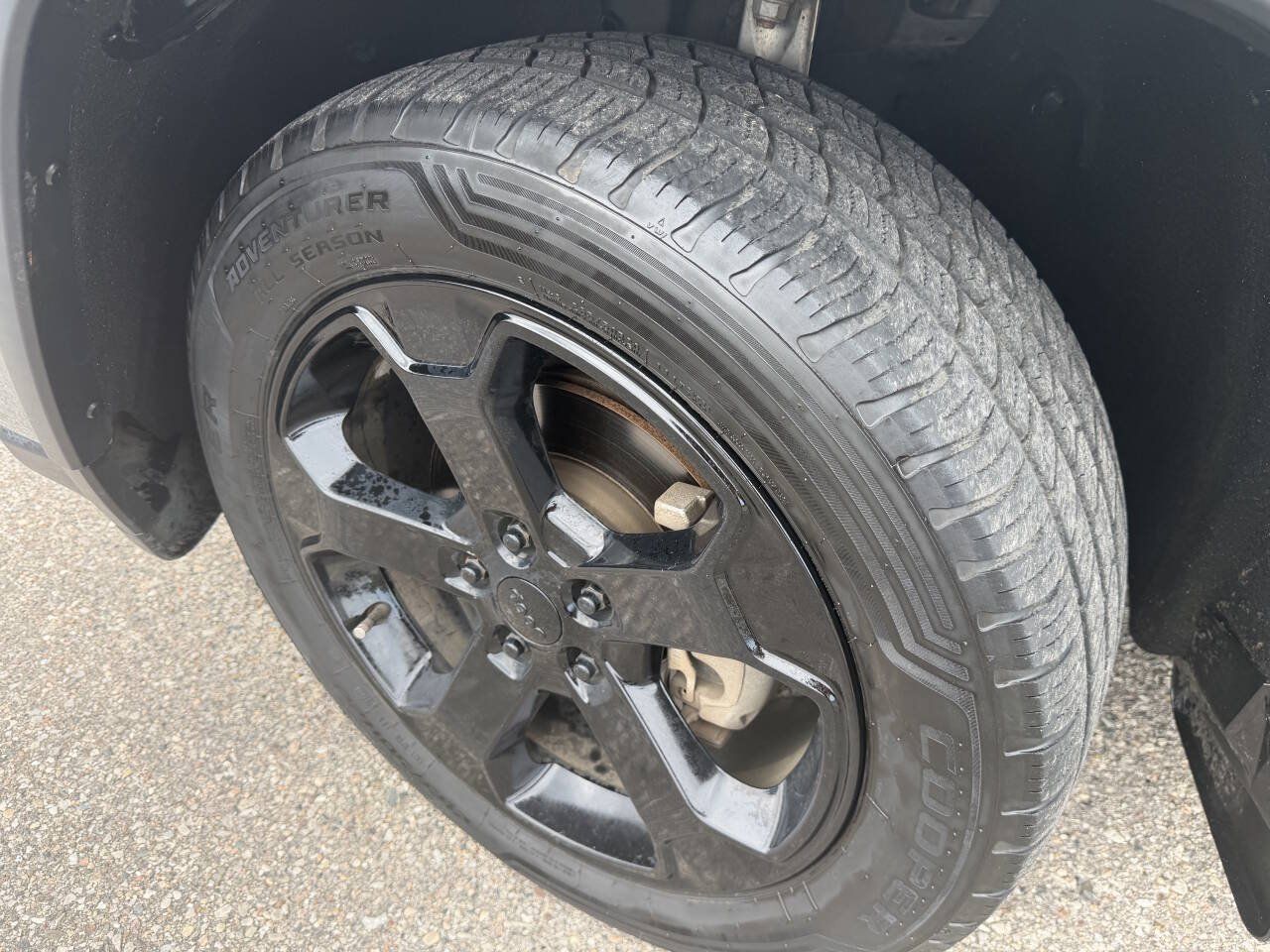 Used 2019 Jeep Grand Cherokee Laredo AWD/4WD image 31