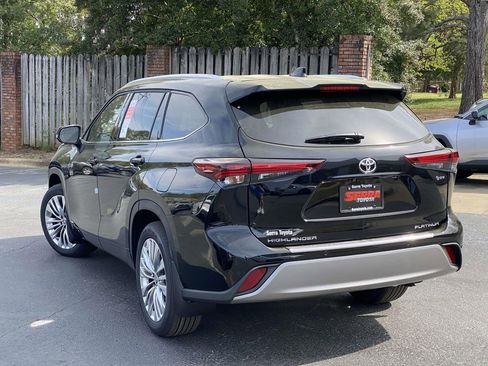 New 2026 Toyota Highlander Platinum image 24