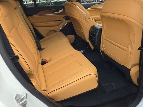 New 2025 Jeep Grand Cherokee Summit image 13