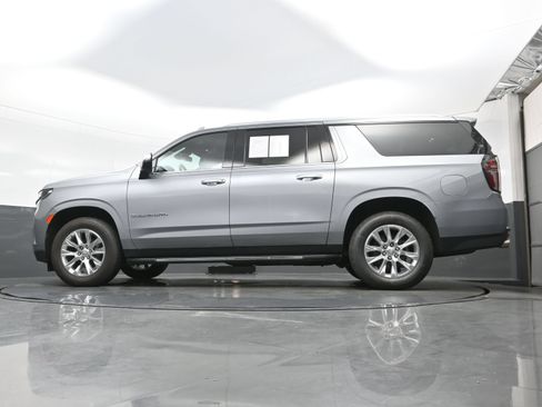 Used 2023 Chevrolet Suburban Premier AWD/4WD image 29