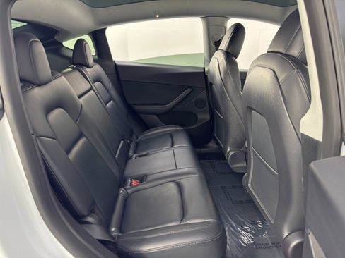 Used 2021 Tesla Model Y Long Range image 40