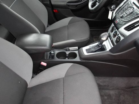 Used 2013 Ford Focus SE FWD image 18