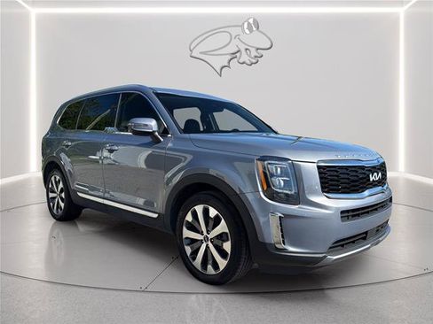 Used 2022 Kia Telluride EX w/ EX Premium Package AWD/4WD image 3
