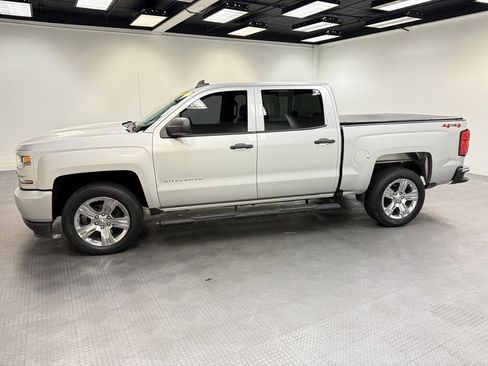 Used 2018 Chevrolet Silverado 1500 Custom w/ Custom Value Package image 2