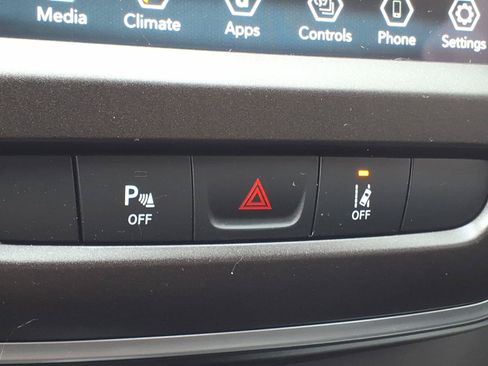 Used 2022 Jeep Cherokee Trailhawk w/ Comfort/Convenience Group AWD/4WD image 19