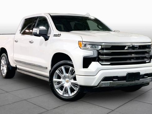 Used 2024 Chevrolet Silverado 1500 High Country w/ High Country Premium Package AWD/4WD image 3