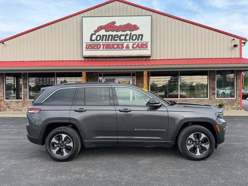 Used 2024 Jeep Grand Cherokee Limited 4xe AWD/4WD image 3