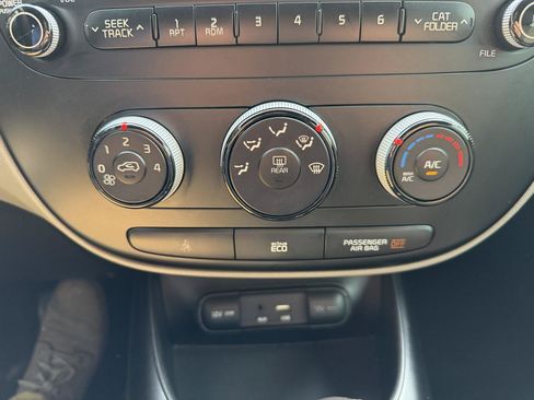 Used 2016 Kia Soul FWD image 32