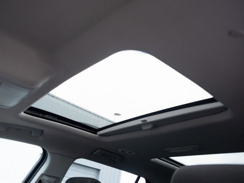 Used 2022 GMC Acadia SLE image 13