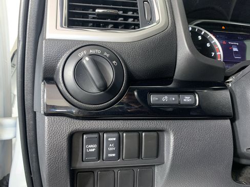 Used 2021 Nissan Titan SV w/ SV Convenience Package AWD/4WD image 15