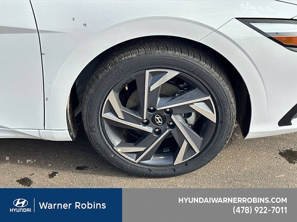 New 2025 Hyundai Elantra Sport FWD image 11