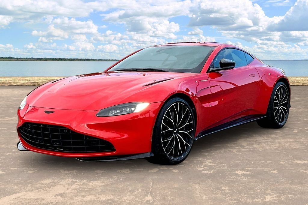 Used 2022 Aston Martin V8 Vantage Coupe RWD image 1