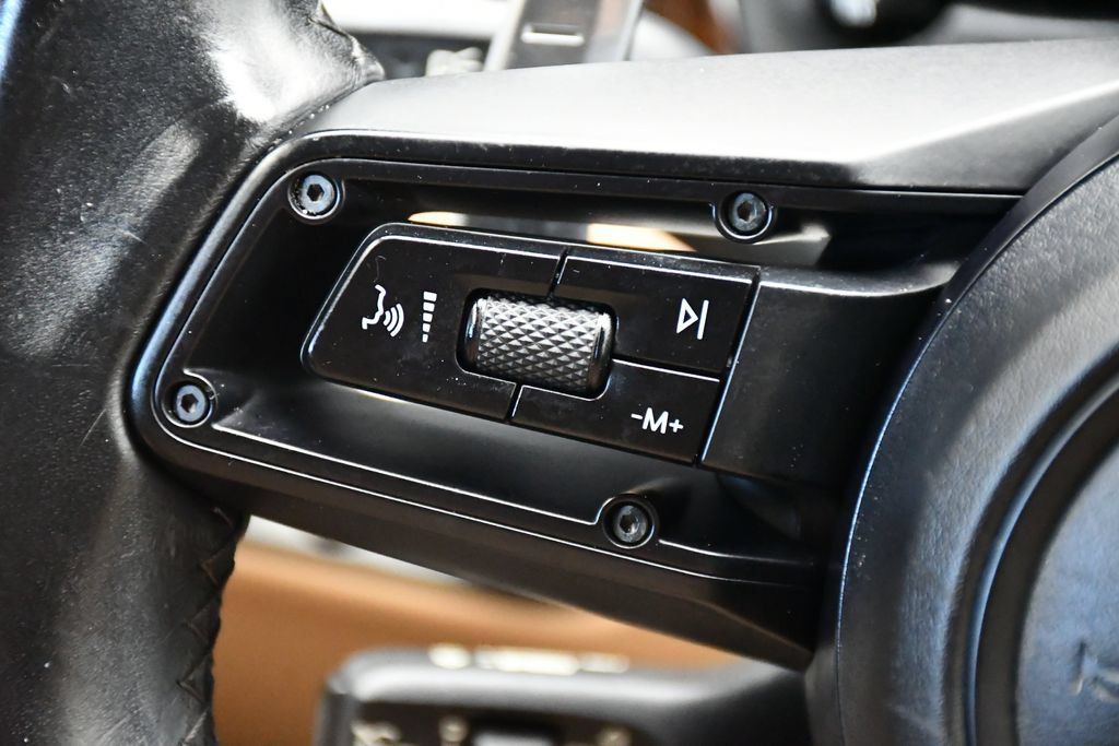 Certified 2023 Porsche Macan S AWD/4WD image 24