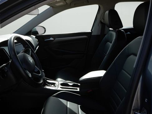 Used 2024 Volkswagen Jetta SE image 13