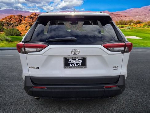 Used 2022 Toyota RAV4 XLE w/ Convenience Package image 5