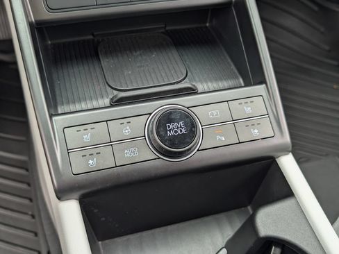 Certified 2025 Hyundai Kona Limited FWD image 29