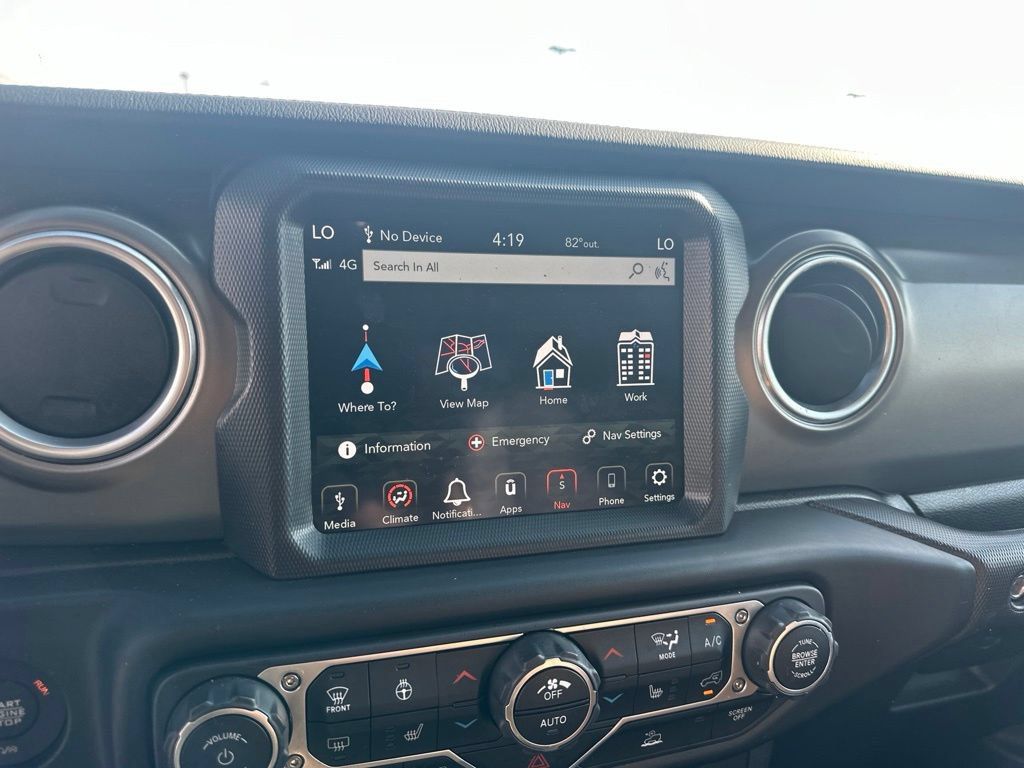Used 2023 Jeep Gladiator Rubicon w/ Cold Weather Group AWD/4WD image 19
