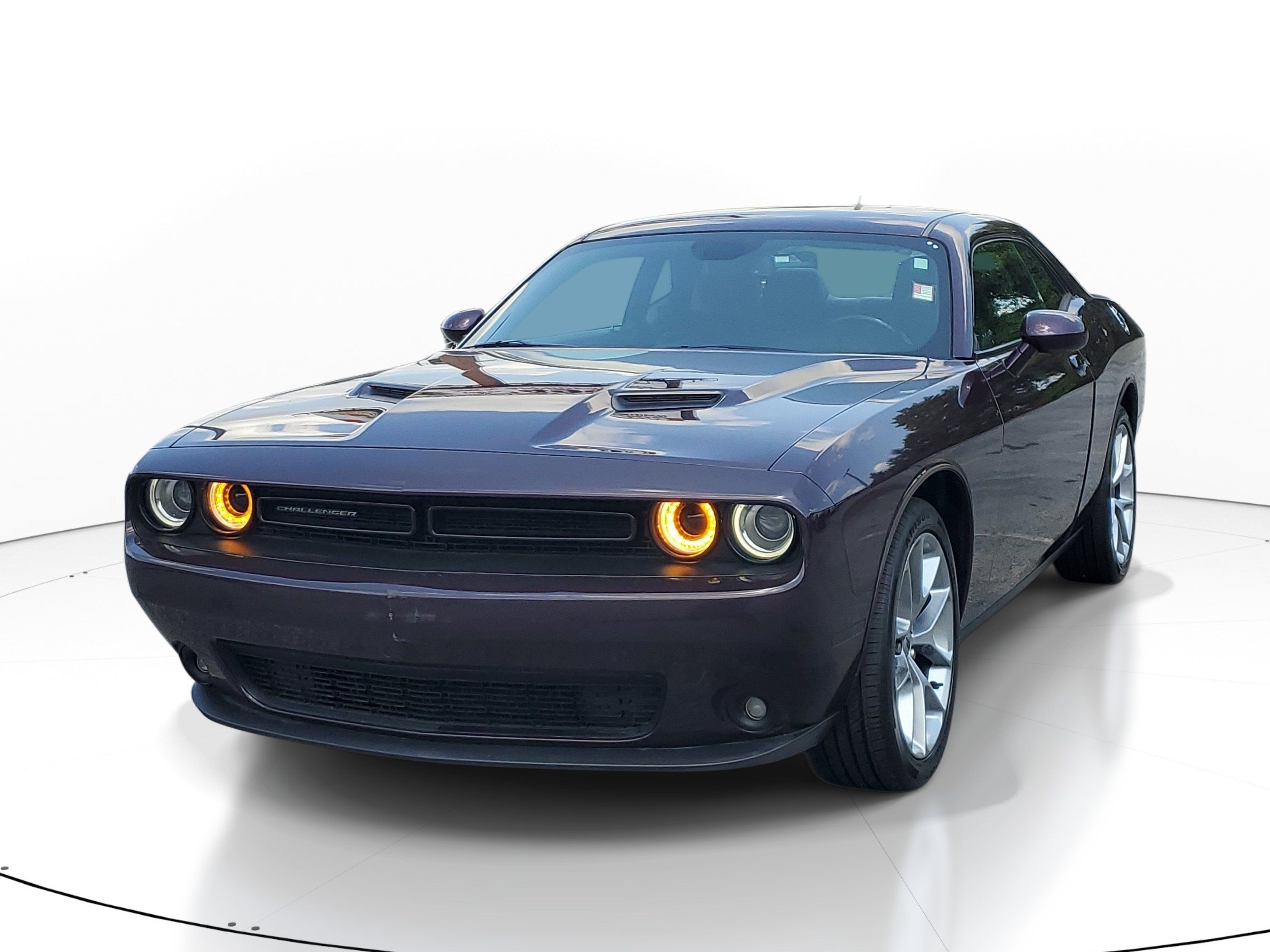 Used 2021 Dodge Challenger SXT w/ Plus Package RWD image 3