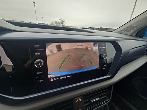 Used 2022 Volkswagen Taos SE image 22
