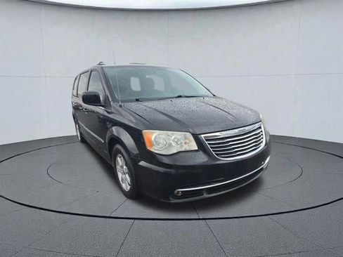 Used 2011 Chrysler Town & Country Touring FWD image 7