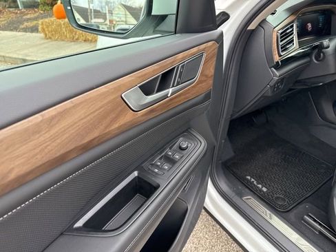 New 2026 Volkswagen Atlas SE image 21