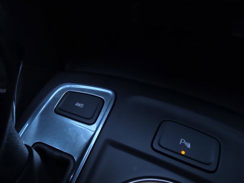 Used 2022 Chevrolet Equinox LT image 28