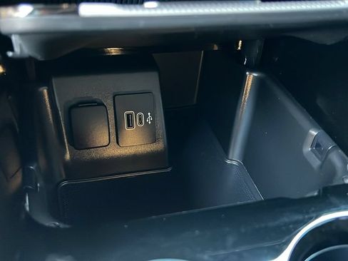 Certified 2025 Ford Explorer Platinum RWD image 18