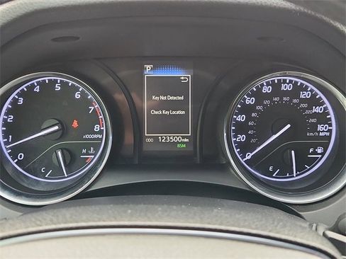 Used 2019 Toyota Camry SE w/ Convenience Package image 12