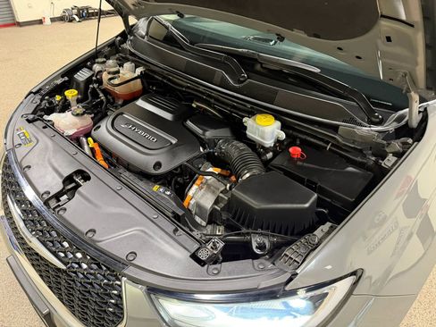 Used 2023 Chrysler Pacifica Touring-L FWD image 63