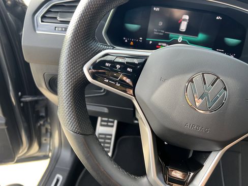 Certified 2023 Volkswagen Tiguan SE R-Line FWD image 17