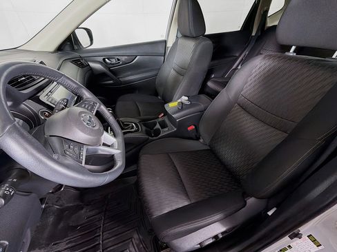 Used 2018 Nissan Rogue SV w/ Premium Package image 12