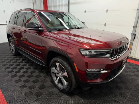 Used 2023 Jeep Grand Cherokee 4WD 4xe w/ Luxury Tech Group II image 5