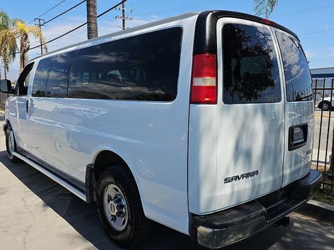 Used 2007 GMC Savana 3500 Extended Passenger w/ LT Preferred Equipment Group RWD image 4