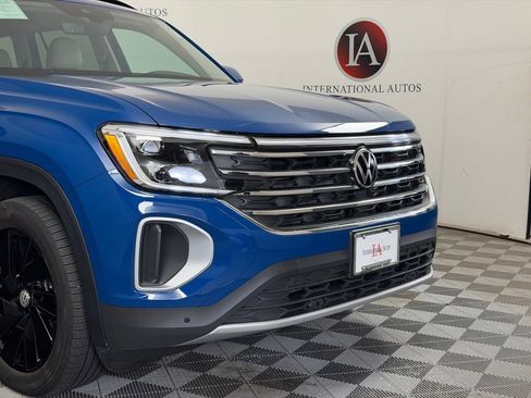 Used 2025 Volkswagen Atlas SE AWD/4WD image 11