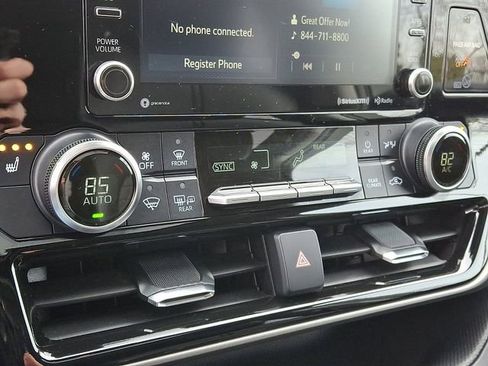 Certified 2021 Toyota Highlander XLE image 19